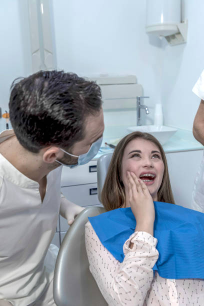 Best Cracked Tooth Emergency Dentist  in Knollwood, IL